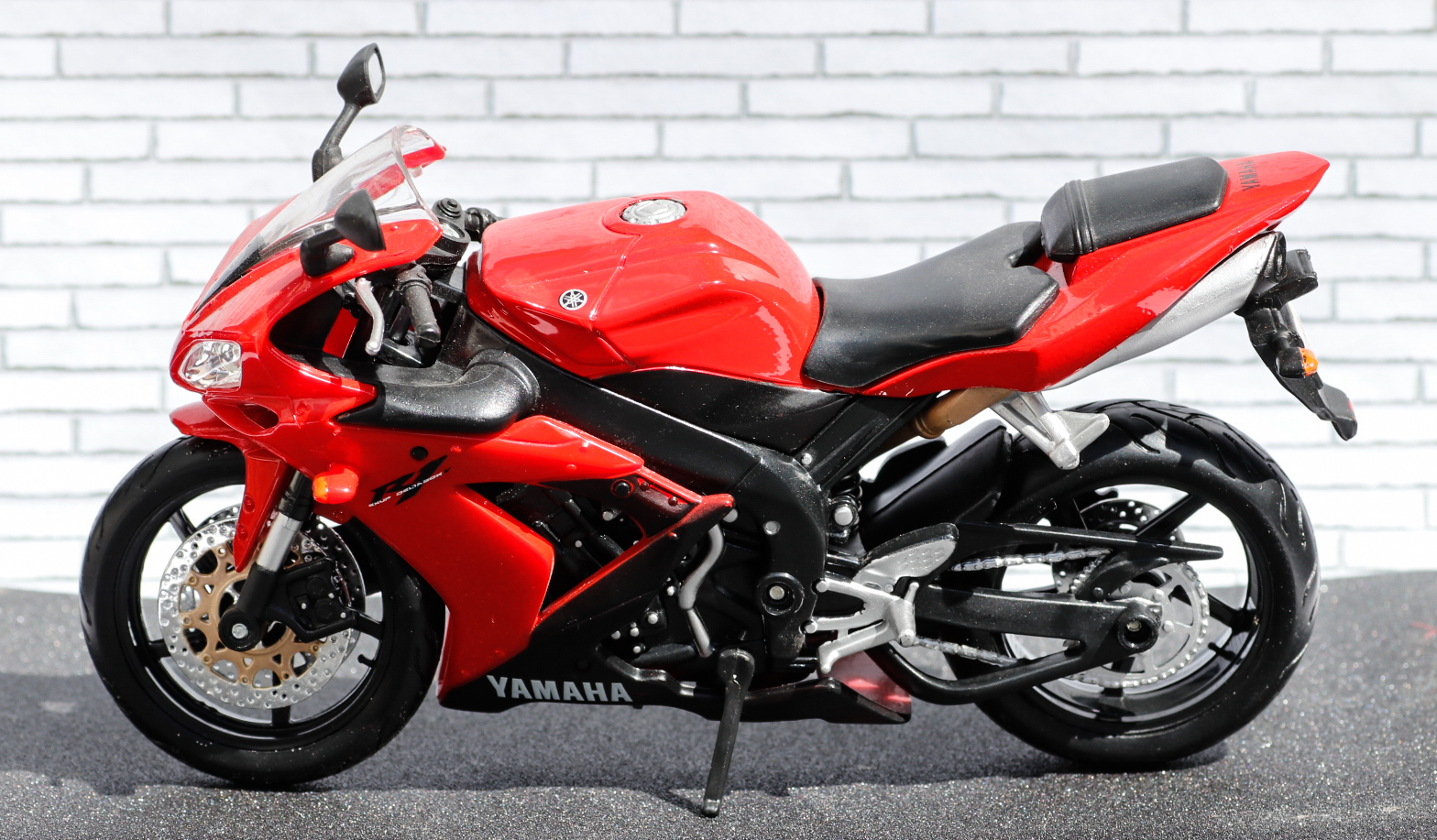 Maisto 1-12 Yamaha YZF R1